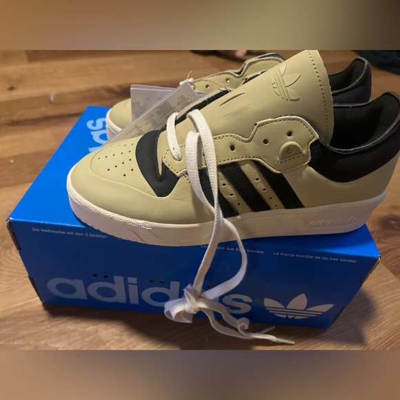 Adidas rivalry - Picture 1 of 6